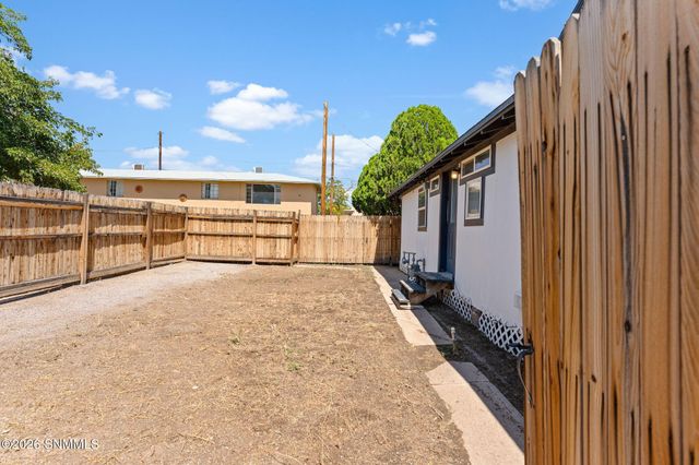 712 W Court Avenue, Las Cruces, NM 88005