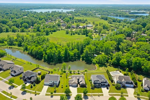 2165 Walnut Glen Boulevard, Island Lake, IL 60042