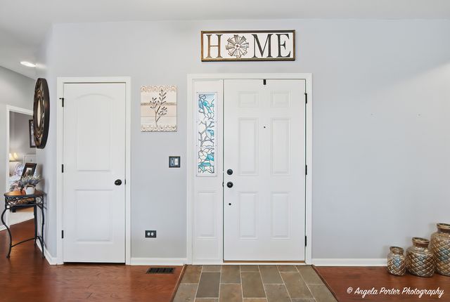 2165 Walnut Glen Boulevard, Island Lake, IL 60042