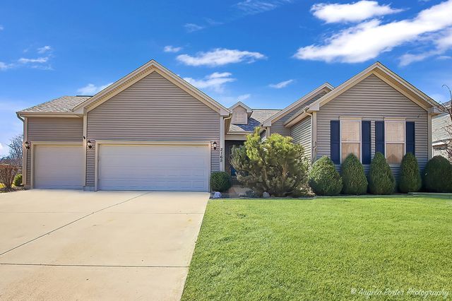 2165 Walnut Glen Boulevard, Island Lake, IL 60042