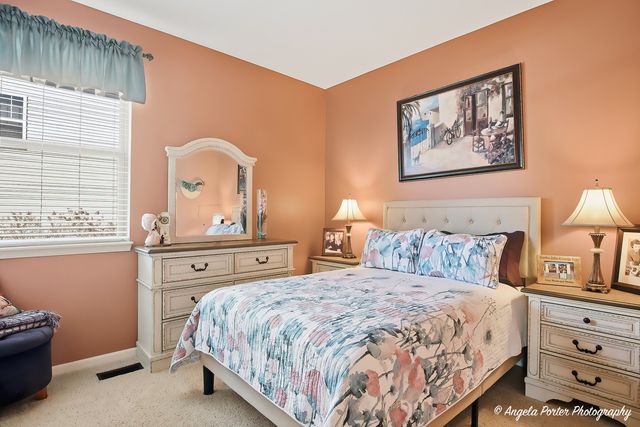 2165 Walnut Glen Boulevard, Island Lake, IL 60042