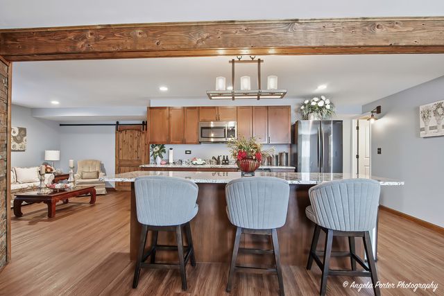 2165 Walnut Glen Boulevard, Island Lake, IL 60042