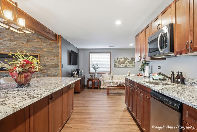 2165 Walnut Glen Boulevard, Island Lake, IL 60042