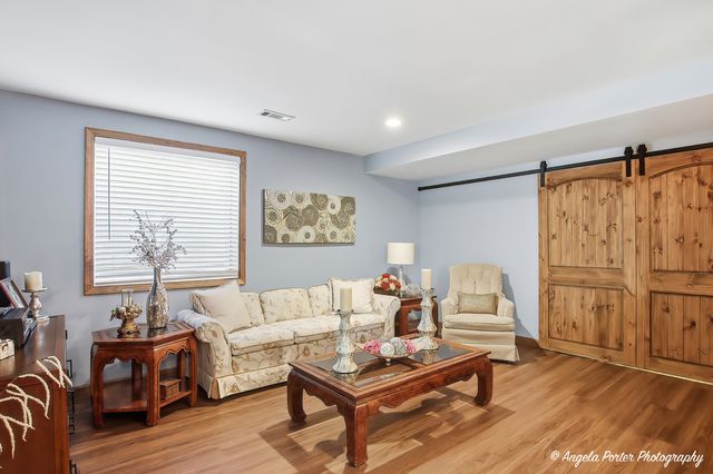 2165 Walnut Glen Boulevard, Island Lake, IL 60042