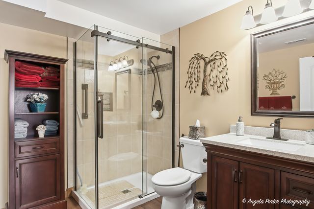 2165 Walnut Glen Boulevard, Island Lake, IL 60042