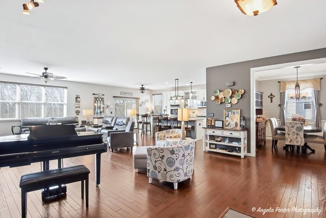 2165 Walnut Glen Boulevard, Island Lake, IL 60042