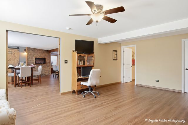 2165 Walnut Glen Boulevard, Island Lake, IL 60042