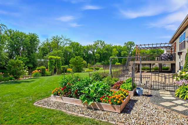 2165 Walnut Glen Boulevard, Island Lake, IL 60042