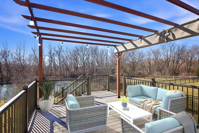 2165 Walnut Glen Boulevard, Island Lake, IL 60042