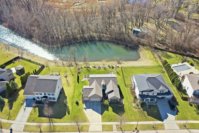 2165 Walnut Glen Boulevard, Island Lake, IL 60042