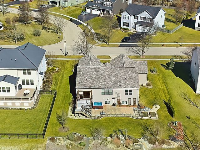 2165 Walnut Glen Boulevard, Island Lake, IL 60042