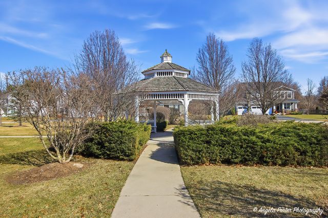 2165 Walnut Glen Boulevard, Island Lake, IL 60042