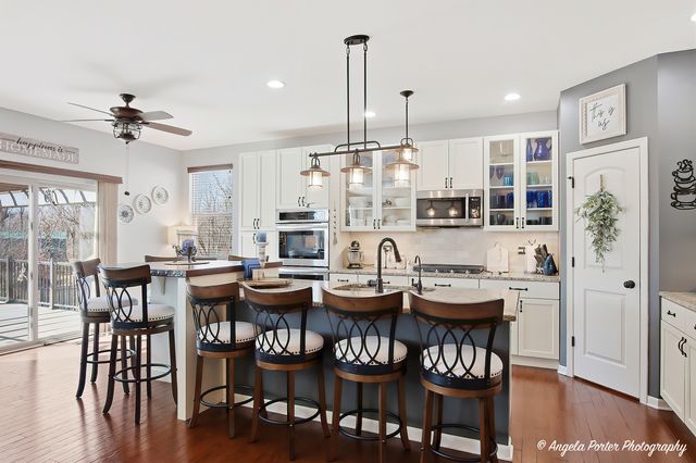 2165 Walnut Glen Boulevard, Island Lake, IL 60042