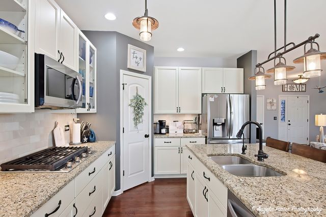 2165 Walnut Glen Boulevard, Island Lake, IL 60042