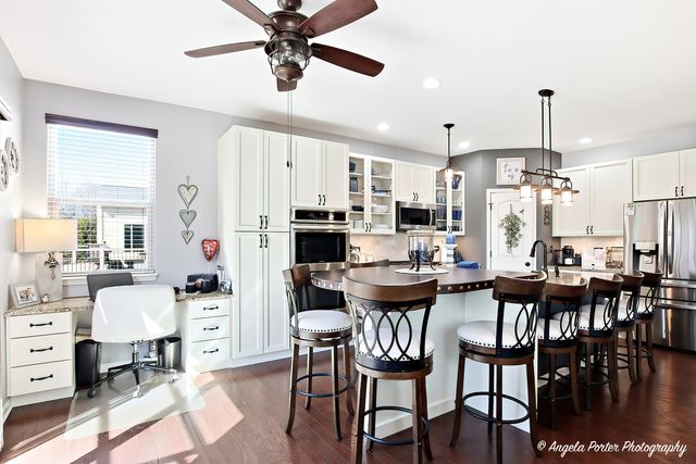 2165 Walnut Glen Boulevard, Island Lake, IL 60042