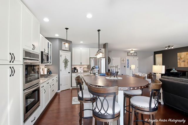 2165 Walnut Glen Boulevard, Island Lake, IL 60042