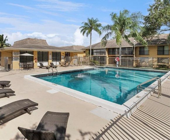 5981 Washington St 219, Hollywood, FL 33023