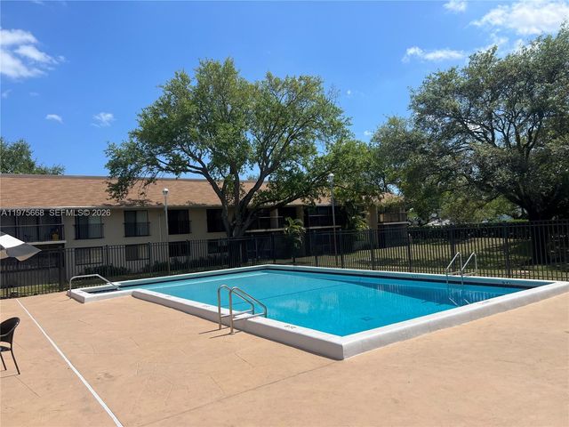 5981 Washington St 219, Hollywood, FL 33023