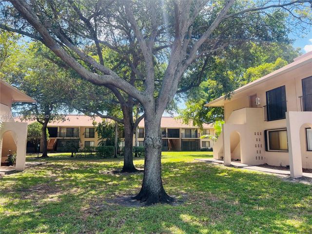 5981 Washington St 219, Hollywood, FL 33023