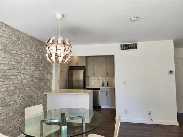 5981 Washington St 219, Hollywood, FL 33023