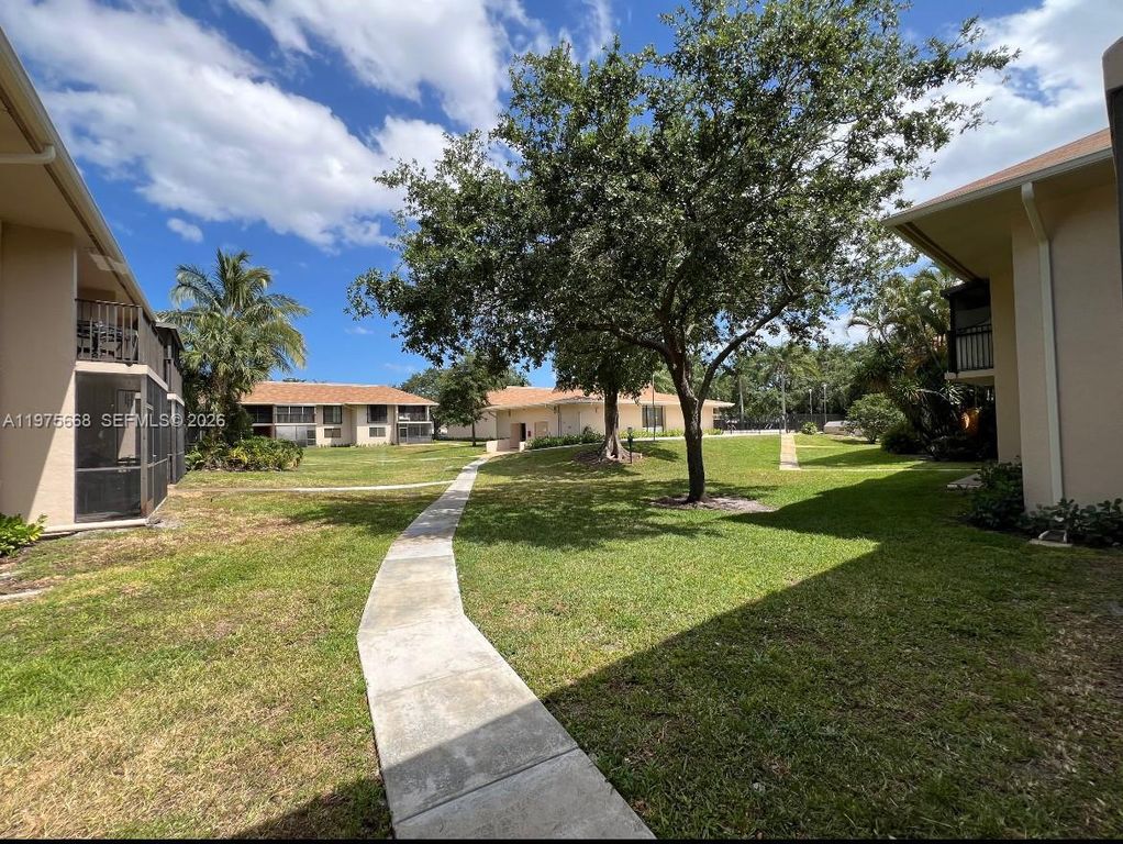 5981 Washington St 219, Hollywood, FL 33023