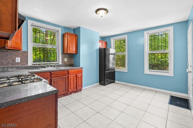 681 S 11Th St 3, Newark City, NJ 07103