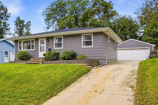 1648 24th Street NW, Cedar Rapids, IA 52405