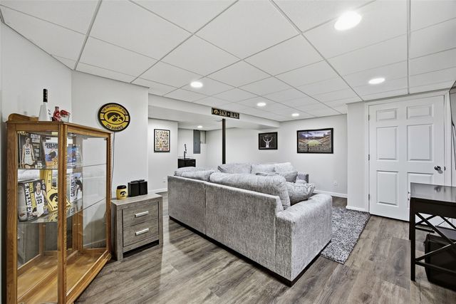 1648 24th Street NW, Cedar Rapids, IA 52405
