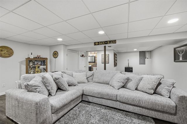 1648 24th Street NW, Cedar Rapids, IA 52405