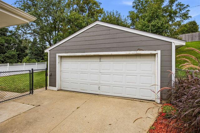 1648 24th Street NW, Cedar Rapids, IA 52405