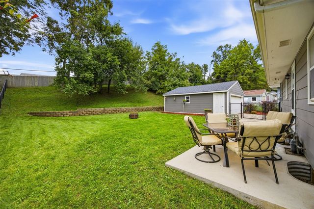 1648 24th Street NW, Cedar Rapids, IA 52405