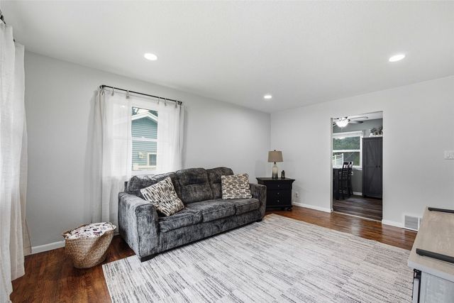 1648 24th Street NW, Cedar Rapids, IA 52405