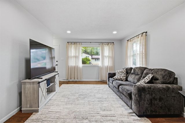 1648 24th Street NW, Cedar Rapids, IA 52405