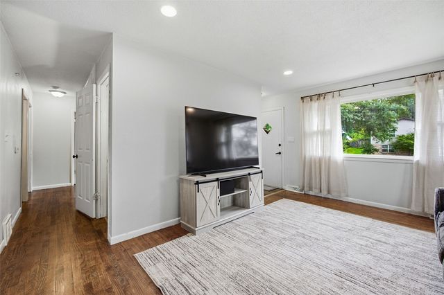 1648 24th Street NW, Cedar Rapids, IA 52405