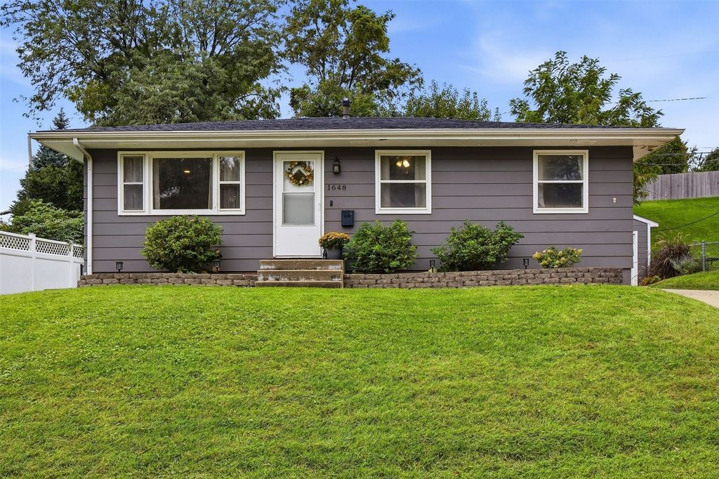 1648 24th Street NW, Cedar Rapids, IA 52405