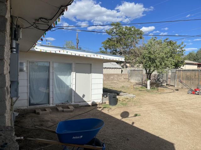 1114 Morris Street NE, Albuquerque, NM 87112