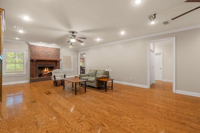 33 Pinedale Dr., Collins, MS 39428