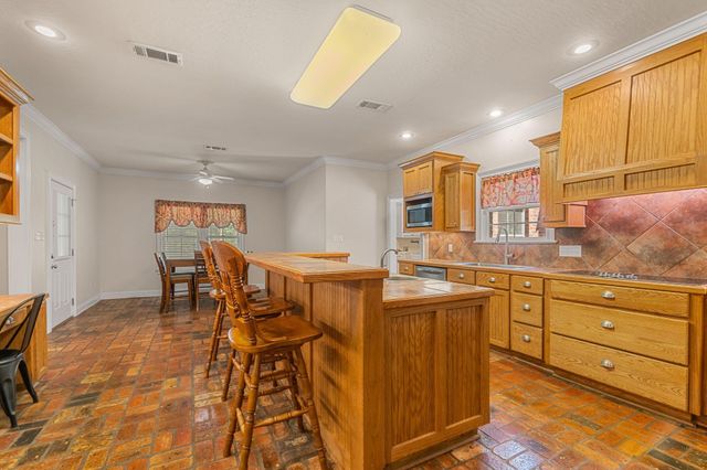 33 Pinedale Dr., Collins, MS 39428