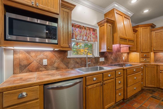 33 Pinedale Dr., Collins, MS 39428