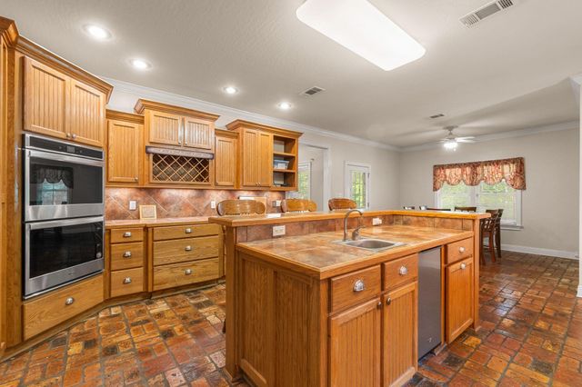 33 Pinedale Dr., Collins, MS 39428