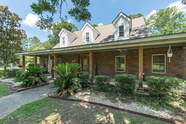 33 Pinedale Dr., Collins, MS 39428