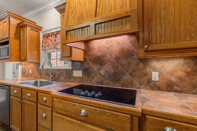 33 Pinedale Dr., Collins, MS 39428