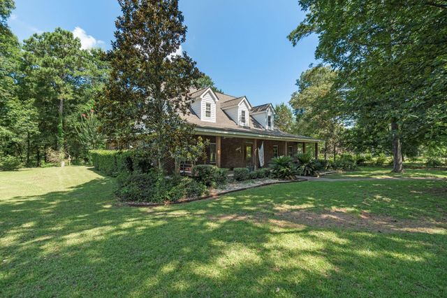 33 Pinedale Dr., Collins, MS 39428