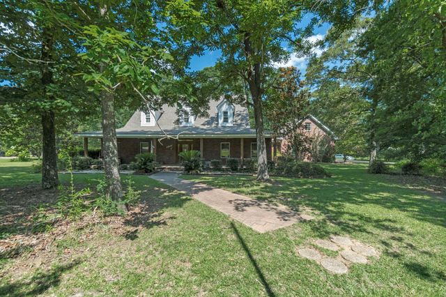 33 Pinedale Dr., Collins, MS 39428