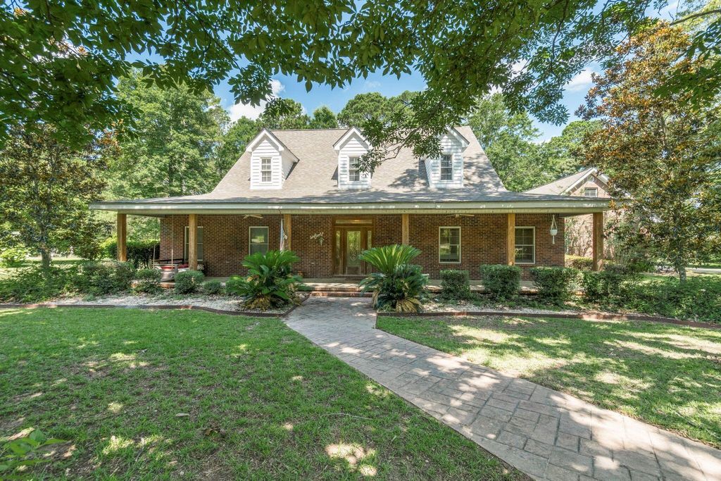 33 Pinedale Dr., Collins, MS 39428