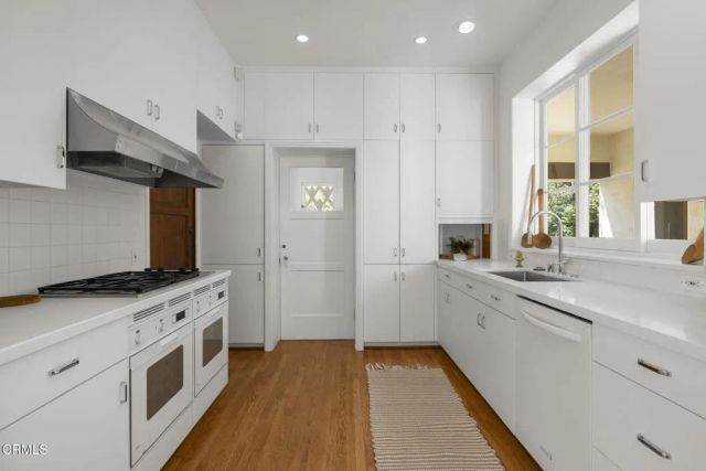 1860 Midlothian Drive, Altadena, CA 91001