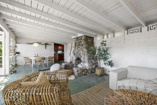 1860 Midlothian Drive, Altadena, CA 91001