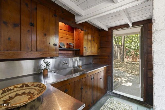 1860 Midlothian Drive, Altadena, CA 91001