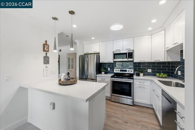 1217 Leisure Ln 5, Walnut Creek, CA 94595