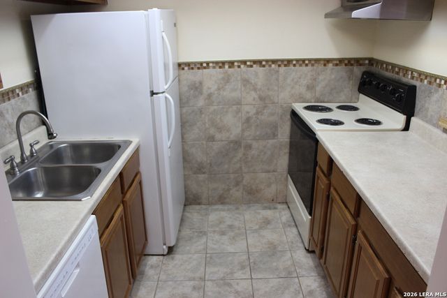 8401 N New Braunfels Ave Apt 348, San Antonio, TX 78209